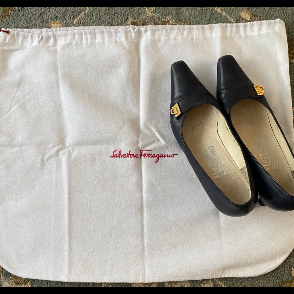 Ferragamo 2” Heels In Navy Blue - Size 6b